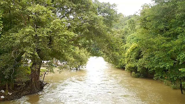 泰国北碧府的河流和森林景观视频下载