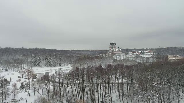 一场大雪后的费凡尼亚公园鸟瞰图视频素材