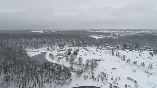 一场大雪后的费凡尼亚公园鸟瞰图视频素材