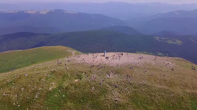 霍维拉山是乌克兰最高的山，也是喀尔巴阡山脉的一部分。视频下载