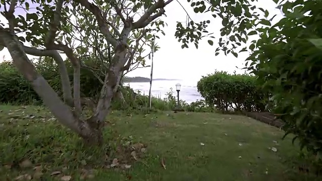 巴厘岛海滩的海景，石头和海滩。印度尼西亚巴厘岛视频素材