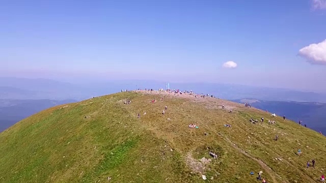 霍维拉山是乌克兰最高的山，也是喀尔巴阡山脉的一部分。视频下载