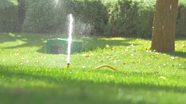 洒水器的视频，4k视频素材