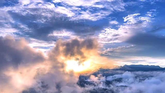 4K时间延迟的热带雨林晨雾视频素材