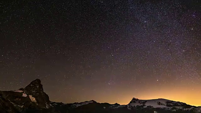 马特洪峰夜晚时间流逝星空视频素材