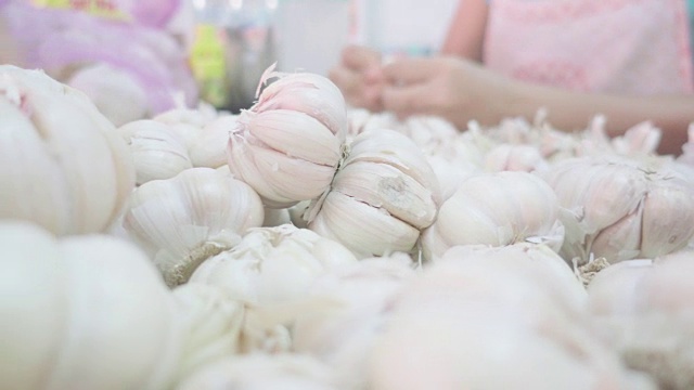 大蒜是蔬菜的生鲜原料视频素材