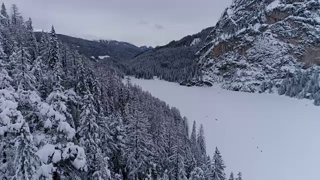 冬季空中景观-意大利阿尔卑斯山视频素材