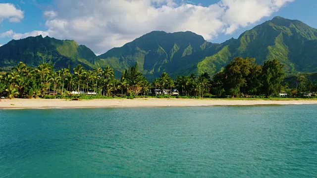 考艾岛哈纳雷海湾鸟瞰图视频素材