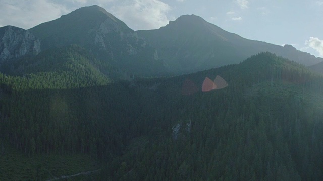 探索荒野。山的风景。鸟瞰图视频素材