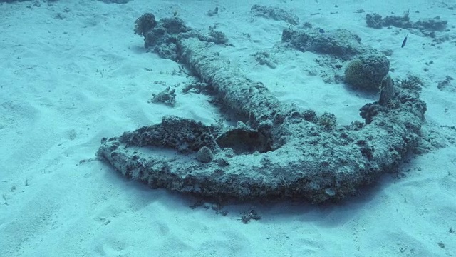 沉在海底的锚视频素材