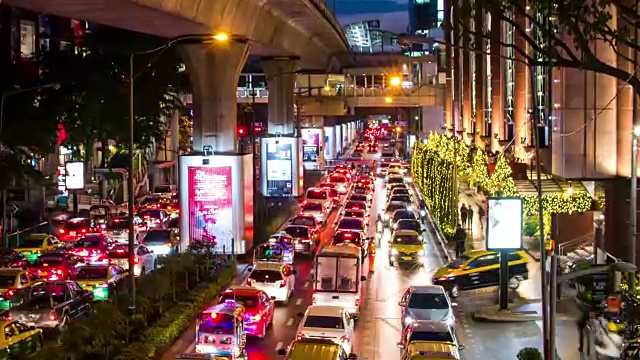 泰国曼谷夜间交通拥堵视频素材