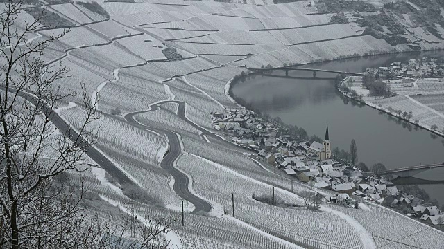 葡萄酒村，冬季的皮斯波特，摩泽尔河，莱茵兰-普法尔茨，德国，欧洲视频素材