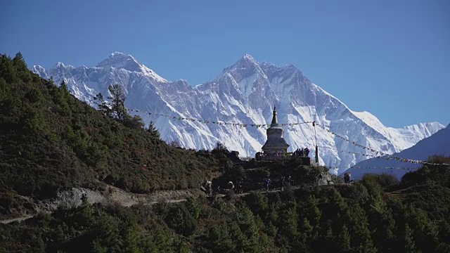 通往珠穆朗玛峰大本营的徒步旅行路线视频素材