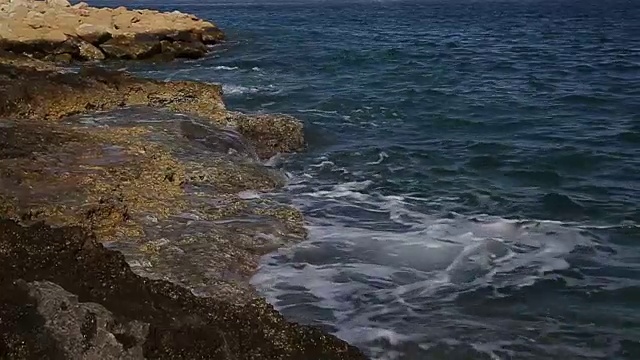 只看大海和海浪的声音就足够放松了视频素材