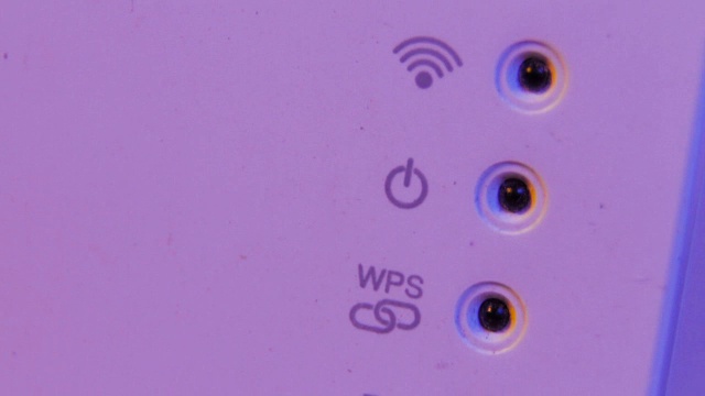 特写WiFi中继器信号连接状态led灯视频素材