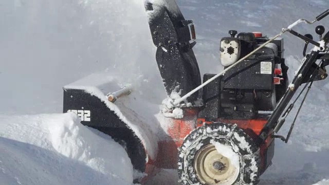 意大利，用Alta Badia扫雪机扫雪视频素材