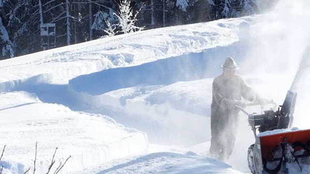 意大利，用Alta Badia扫雪机扫雪视频素材