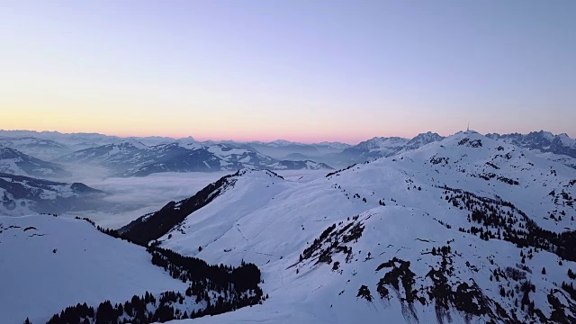 WS空中景观雪山和滑雪胜地/基茨比埃尔，蒂罗尔，奥地利视频素材