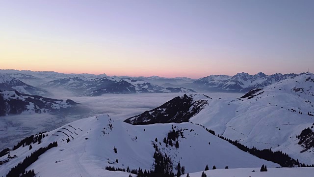 WS空中景观雪山和滑雪胜地/基茨比埃尔，蒂罗尔，奥地利视频素材