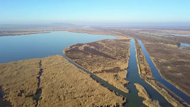 多瑙河三角洲湿地鸟瞰图视频素材