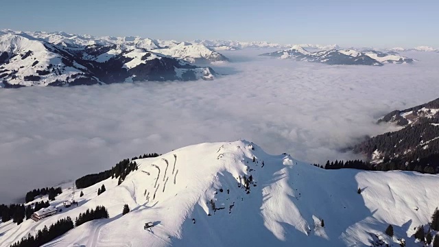 WS空中景观雪山和滑雪胜地/基茨比埃尔，蒂罗尔，奥地利视频素材