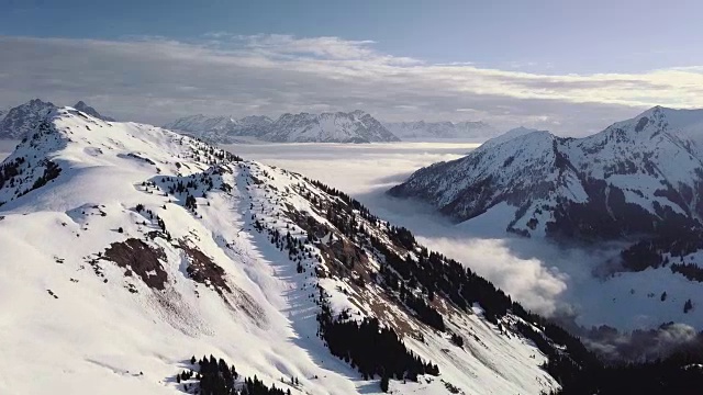 WS空中景观雪山和滑雪胜地/基茨比埃尔，蒂罗尔，奥地利视频素材