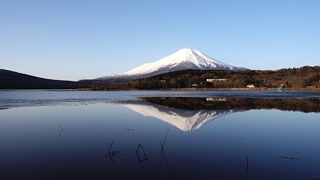 早晨富士山上的山中湖视频素材