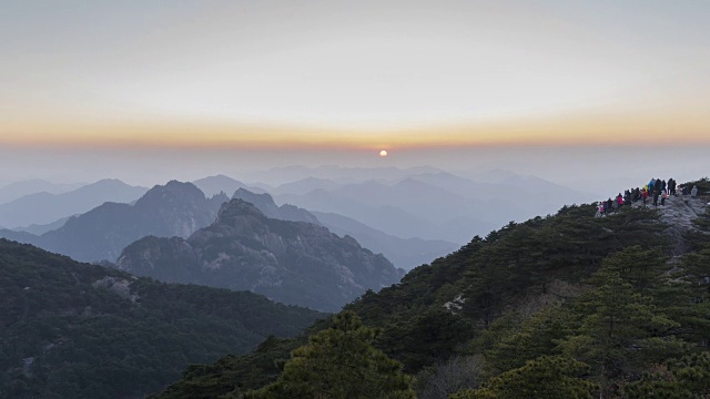 夕阳在光明丁山-黄山-时间流逝视频素材