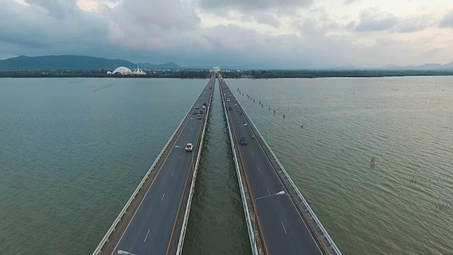 空中-海上一座桥的黄昏视频素材