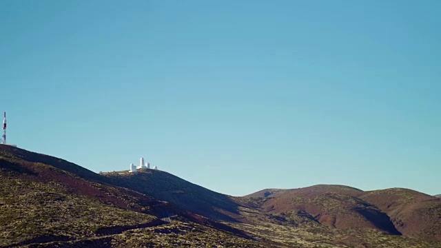 在一个晴朗的日子在黎明的火山景观全景视频素材