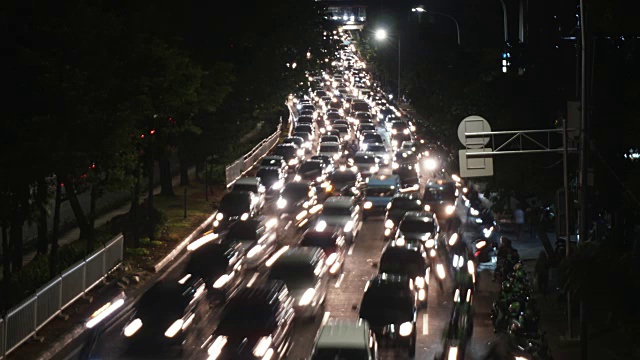 雅加达夜间交通状况视频素材