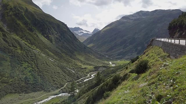 瑞士风景，无人机飞越山脉，阿尔卑斯山，河流和冰川，欧洲视频素材