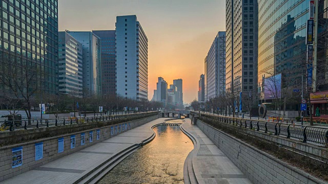 韩国首尔清溪川的日出时间间隔4K时间间隔视频素材