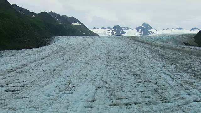 航空拍摄的格雷文克冰川阿拉斯加视频素材