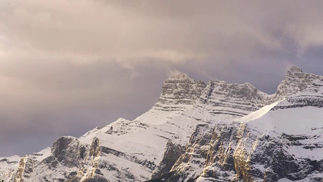 雪山之上的云的时间流逝视频素材