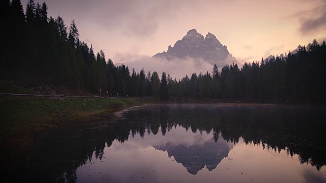 白云石山——意大利拉瓦雷多的三座山峰视频素材