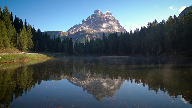 白云石山——意大利拉瓦雷多的三座山峰视频素材