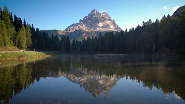 白云石山——意大利拉瓦雷多的三座山峰视频素材