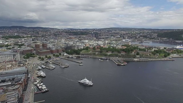 空中/奥斯陆市中心:Akershus城堡，奥斯陆歌剧院，奥斯陆峡湾和港口，挪威视频素材