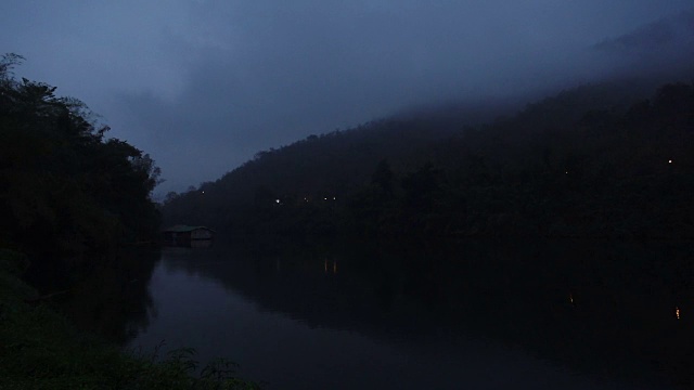 日出时的河流景观视频素材