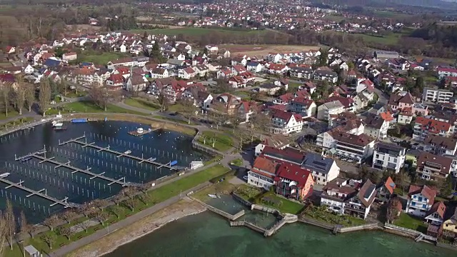 Unteruhldingen的桩基住宅鸟瞰图视频素材