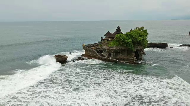 Tanah Lot岛和寺庙，巴厘岛，印度尼西亚视频素材