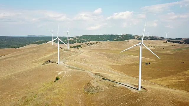 大型风电场鸟瞰图视频素材