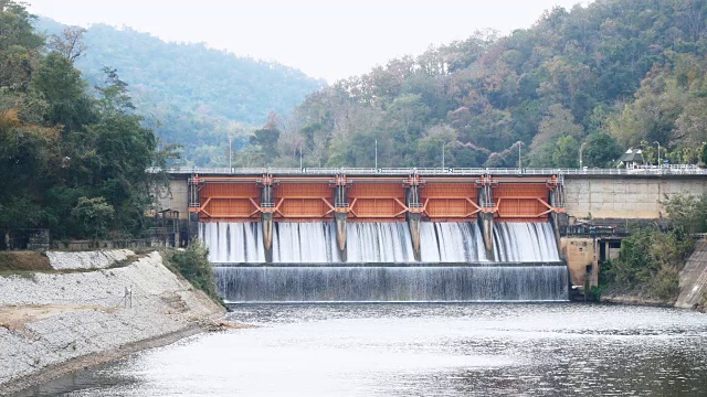 大坝在山视频素材