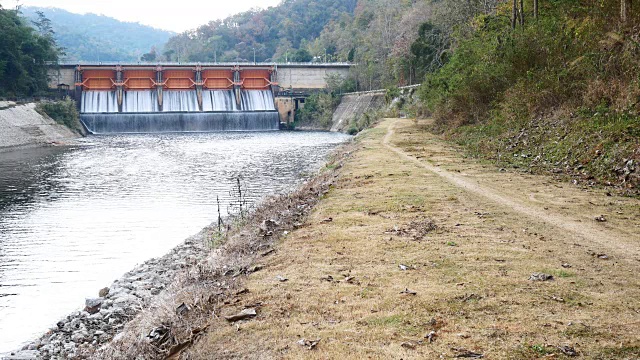 大坝在山视频素材