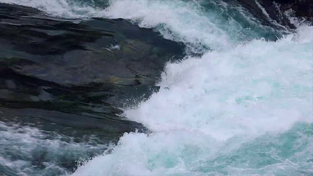 山河水与慢镜头特写视频素材