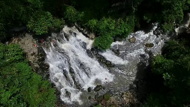 印度尼西亚巴厘岛果阿朗瀑布视频素材