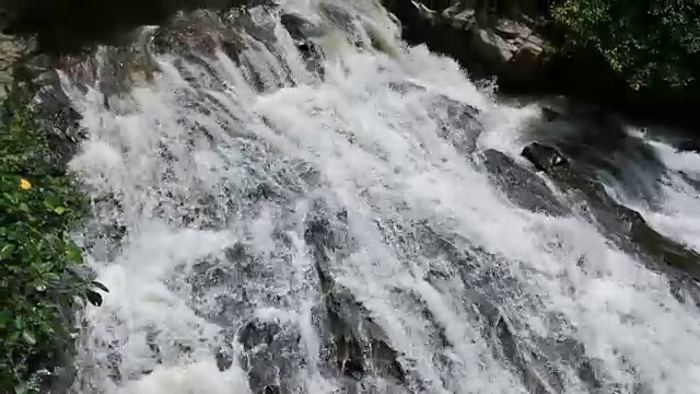 印度尼西亚巴厘岛果阿朗瀑布视频素材