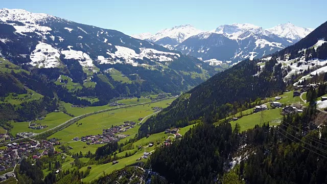 Aerial of the Beautiful全景奥地利阿尔卑斯山在4K视频素材