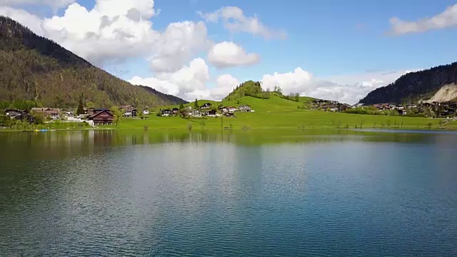 鸟瞰图thiersee tirol奥地利在4K水上飞行视频素材